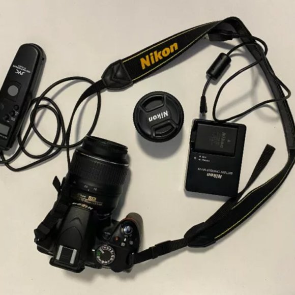 Nikon DSLR Camera D3200 Bundle With Two Lens, Timelapse Remote and More - Picture 3 of 11